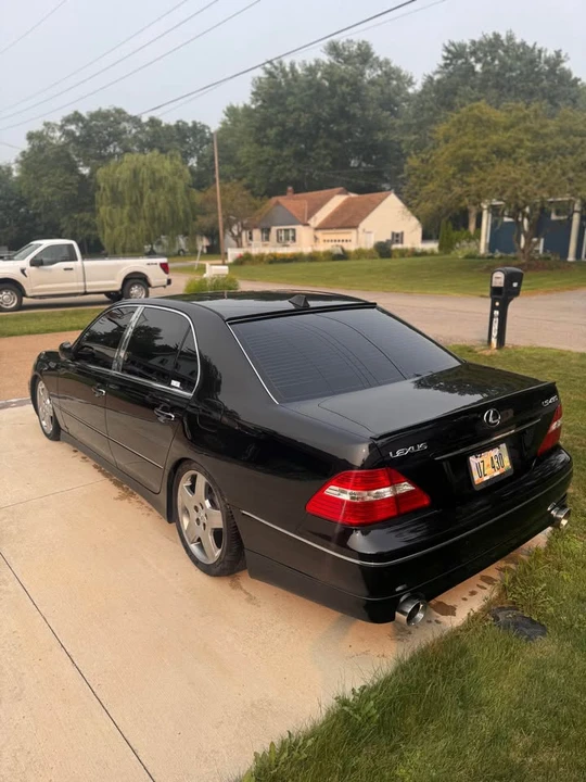 2005 Lexus LS 3rd Gen - Image 5 of 18
