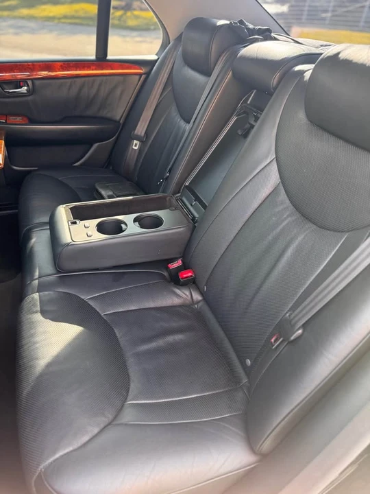 2005 Lexus LS 3rd Gen - Image 14 of 18