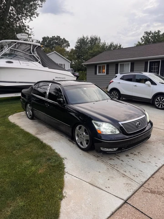 2005 Lexus LS 3rd Gen - Image 4 of 18