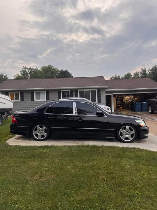 2005 Lexus LS 3rd Gen - Image 3 of 18
