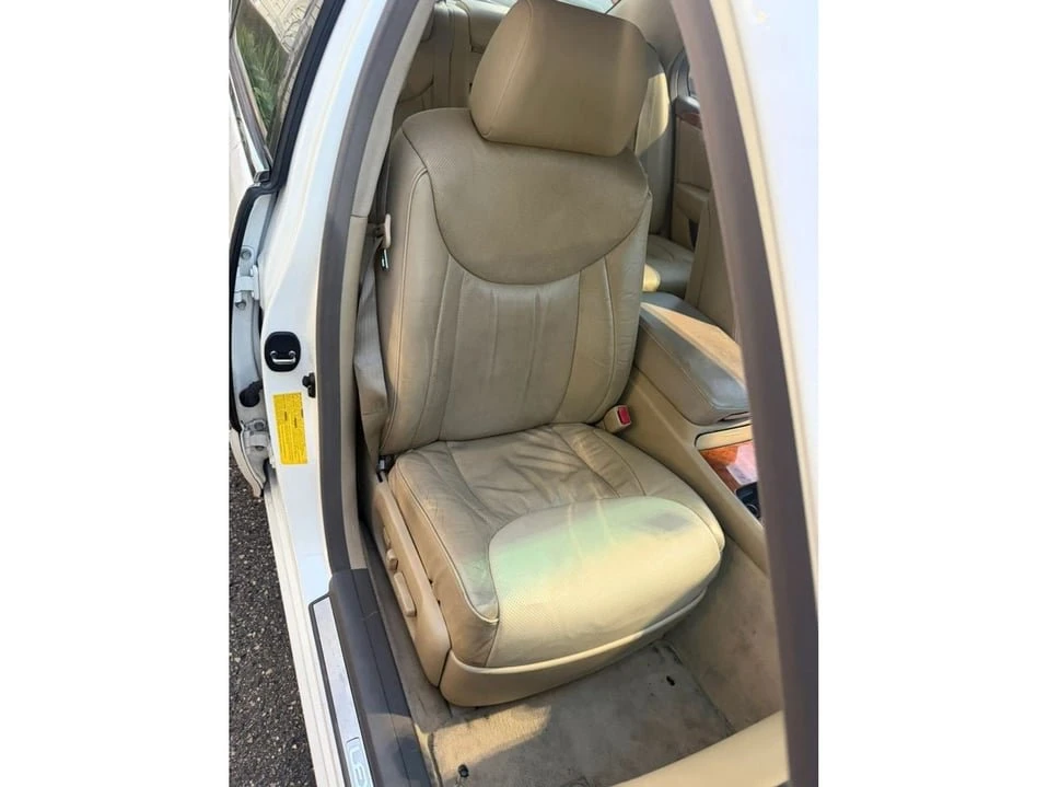 2005 Lexus LS 3rd Gen - Image 18 of 20