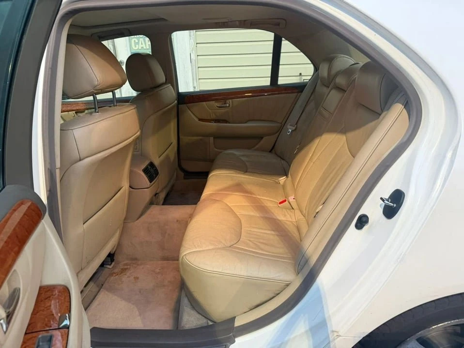 2005 Lexus LS 3rd Gen - Image 15 of 20