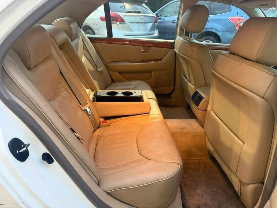 2005 Lexus LS 3rd Gen - Image 16 of 20