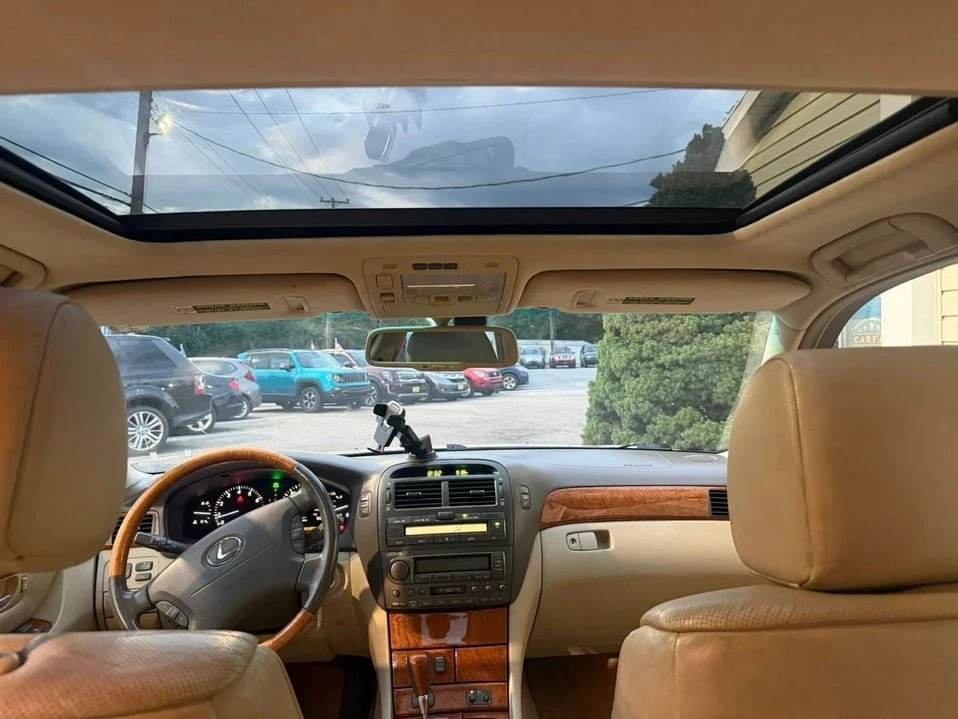 2005 Lexus LS 3rd Gen - Image 19 of 20