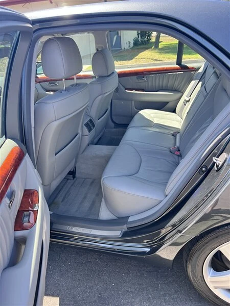 2005 Lexus LS 3rd Gen - Image 10 of 20