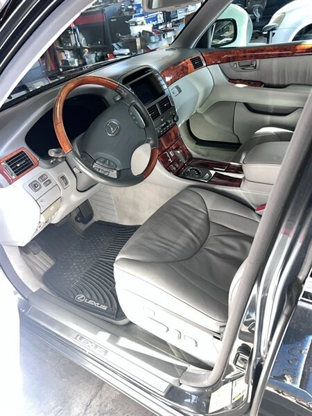 2005 Lexus LS 3rd Gen - Image 13 of 20