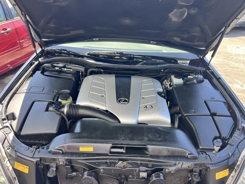 2005 Lexus LS 3rd Gen - Image 12 of 20