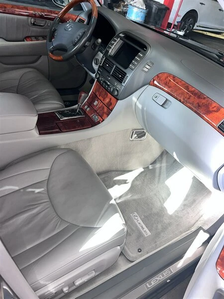 2005 Lexus LS 3rd Gen - Image 16 of 20