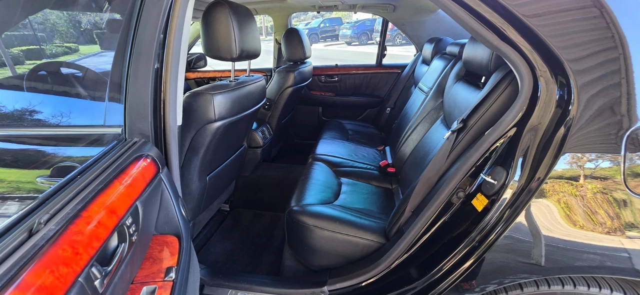 2005 Lexus LS 3rd Gen - Image 10 of 21