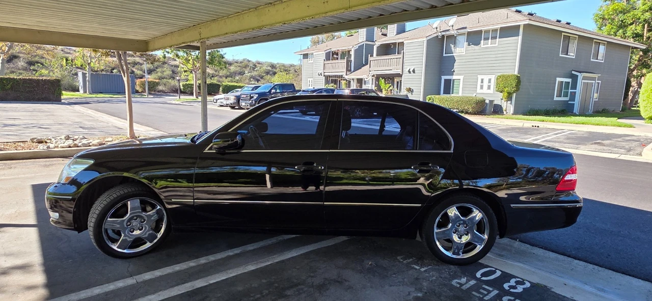 2005 Lexus LS 3rd Gen - Image 2 of 21