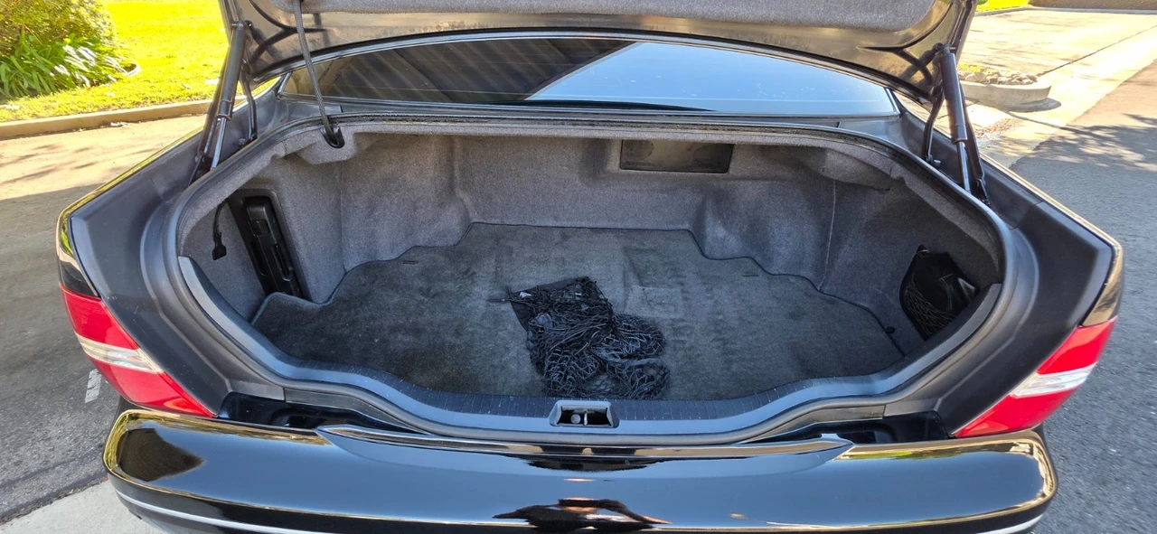 2005 Lexus LS 3rd Gen - Image 13 of 21