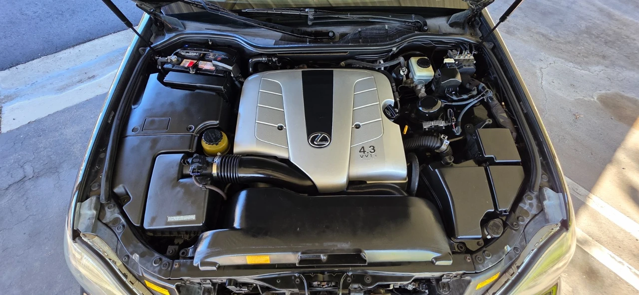 2005 Lexus LS 3rd Gen - Image 19 of 21