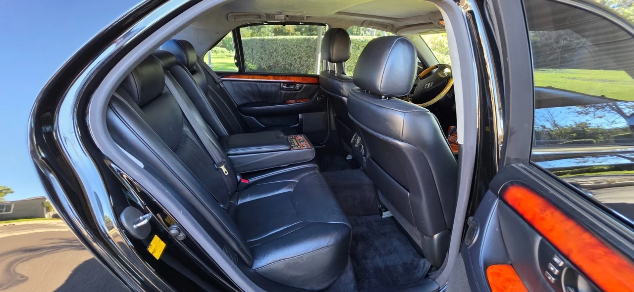 2005 Lexus LS 3rd Gen - Image 14 of 21