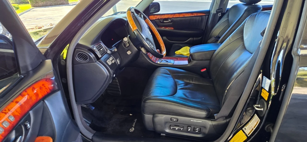 2005 Lexus LS 3rd Gen - Image 9 of 21