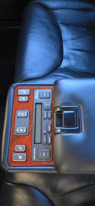 2005 Lexus LS 3rd Gen - Image 12 of 21