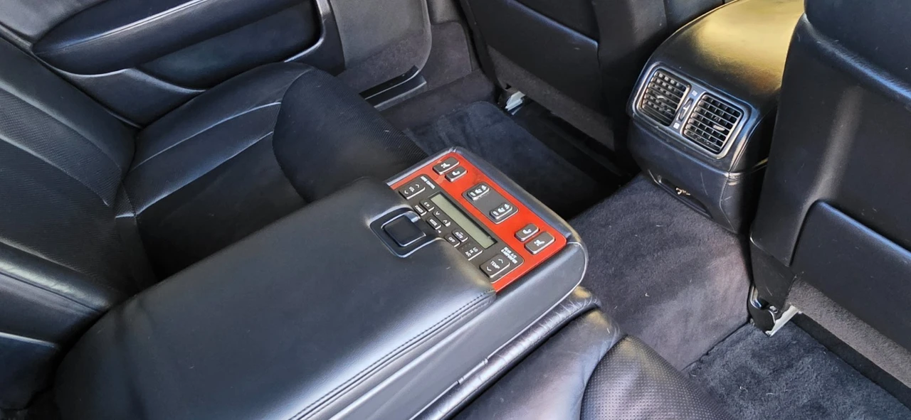 2005 Lexus LS 3rd Gen - Image 15 of 21