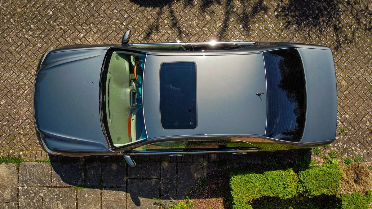 2005 Lexus LS 3rd Gen - Image 7 of 30