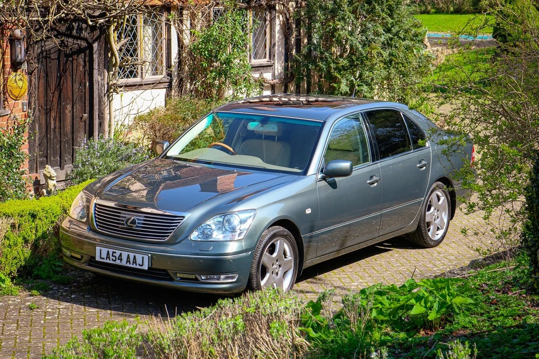 2005 Lexus LS 3rd Gen - Image 4 of 30