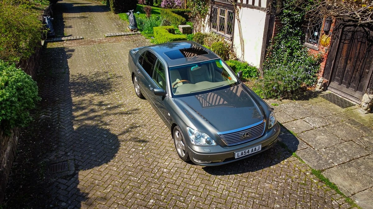 2005 Lexus LS 3rd Gen - Image 3 of 30