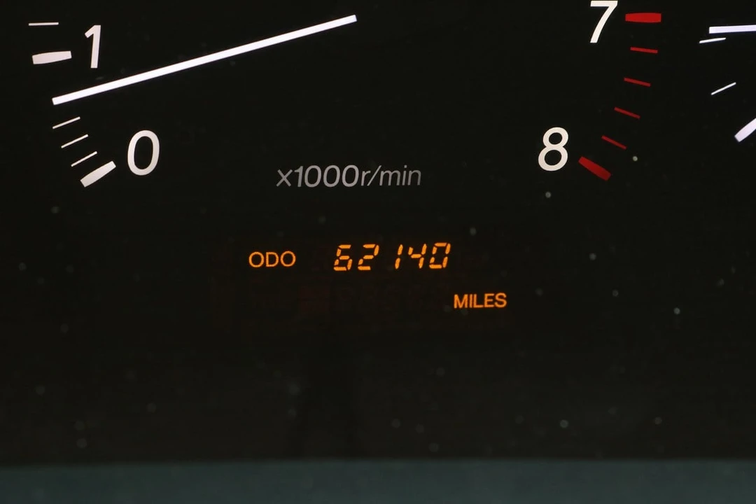 2005 Lexus LS 3rd Gen - Image 19 of 30