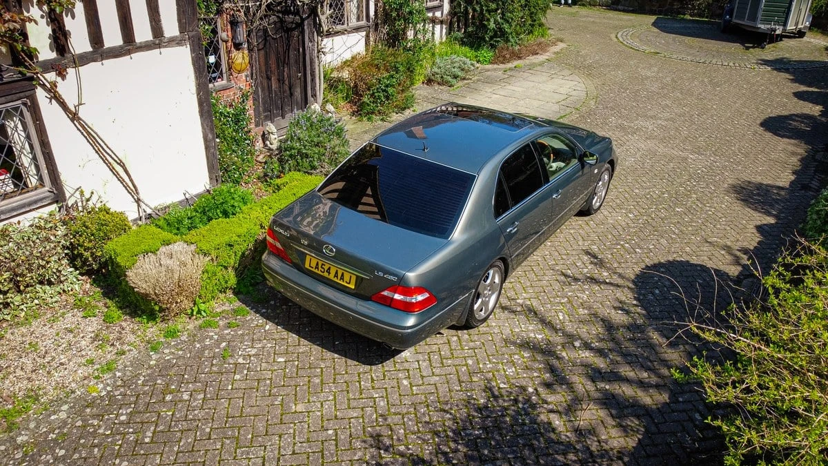 2005 Lexus LS 3rd Gen - Image 8 of 30