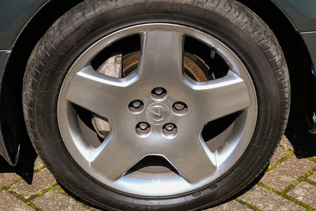 2005 Lexus LS 3rd Gen - Image 10 of 30