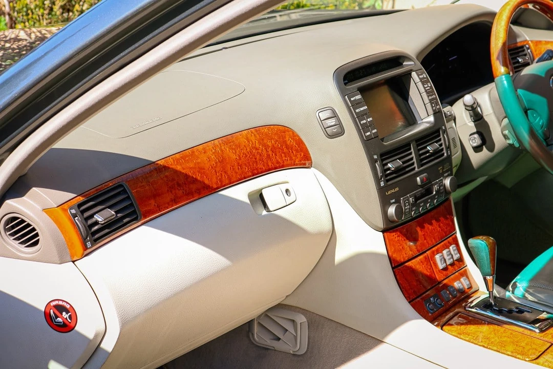 2005 Lexus LS 3rd Gen - Image 20 of 30