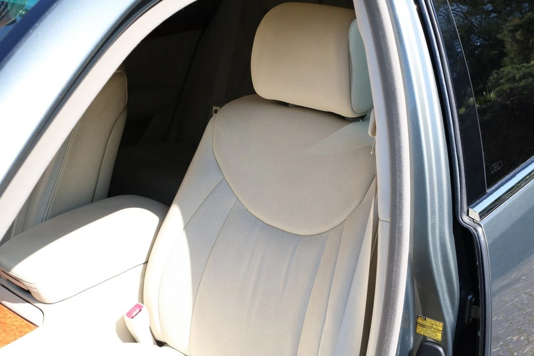 2005 Lexus LS 3rd Gen - Image 29 of 30