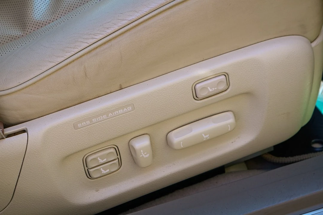 2005 Lexus LS 3rd Gen - Image 28 of 30