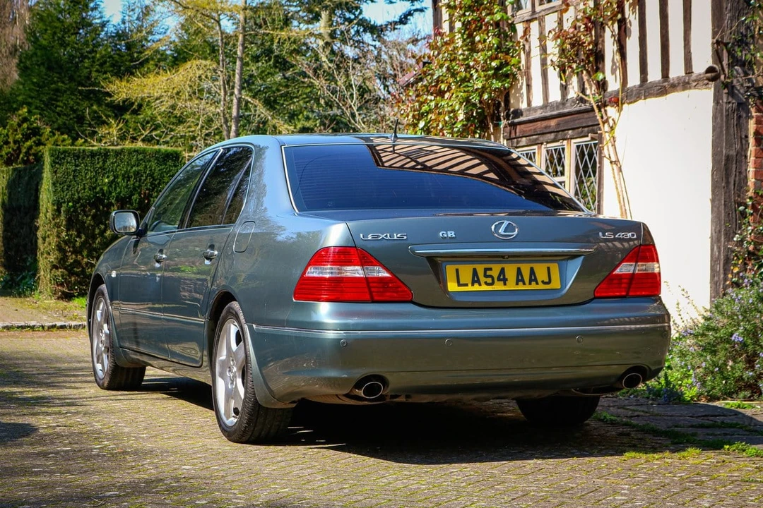 2005 Lexus LS 3rd Gen - Image 6 of 30