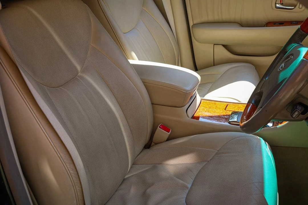 2005 Lexus LS 3rd Gen - Image 27 of 30
