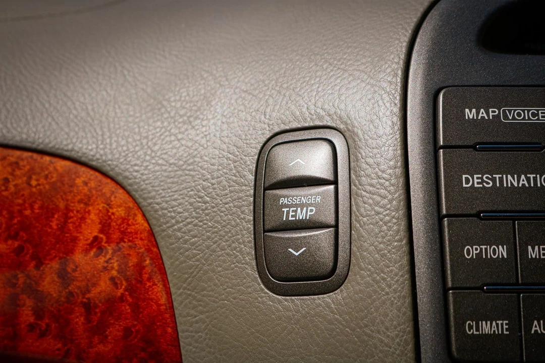 2005 Lexus LS 3rd Gen - Image 24 of 30