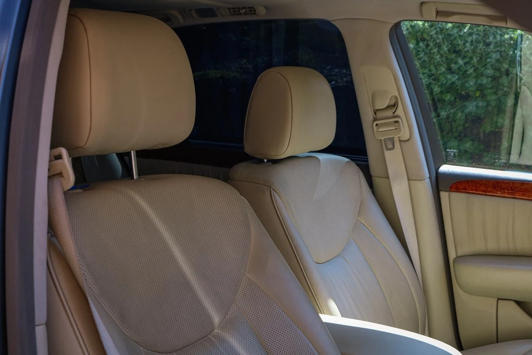 2005 Lexus LS 3rd Gen - Image 26 of 30