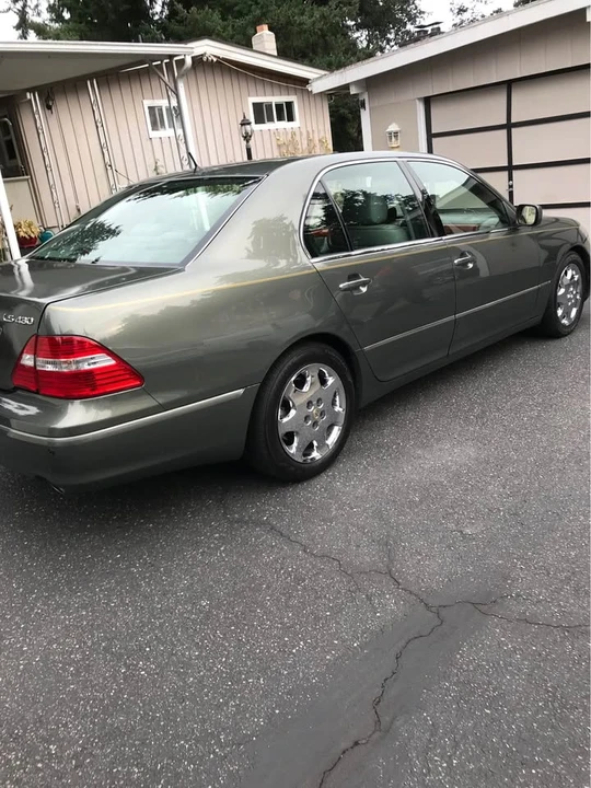 2005 Lexus LS 3rd Gen - Image 3 of 7