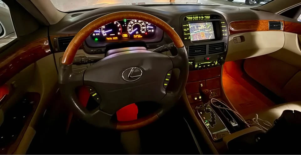 2005 Lexus LS 3rd Gen - Image 7 of 10