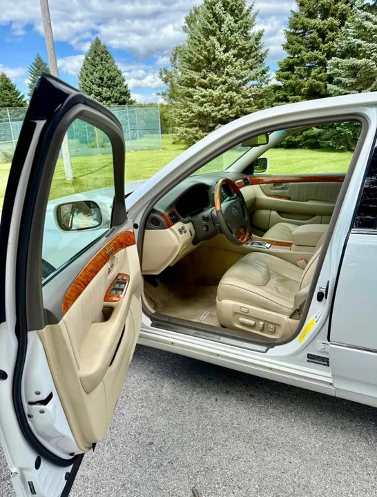 2005 Lexus LS 3rd Gen - Image 5 of 10