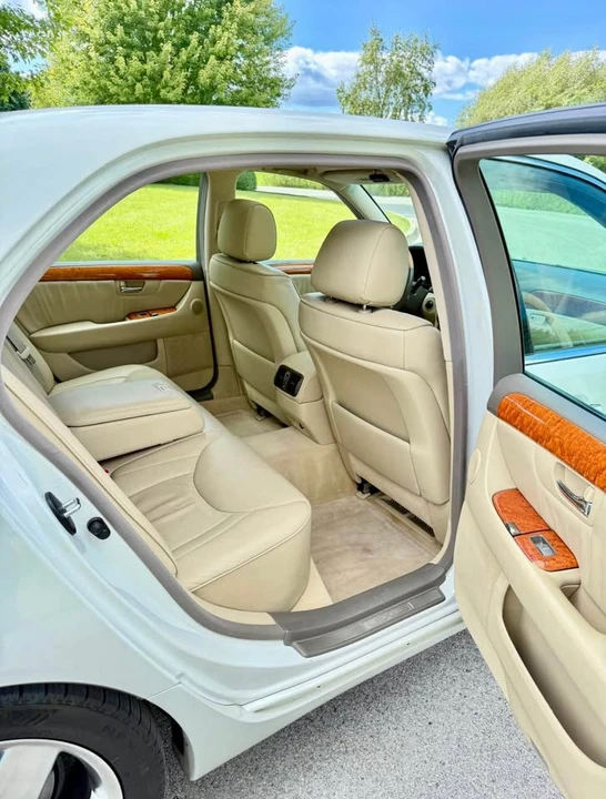 2005 Lexus LS 3rd Gen - Image 2 of 10