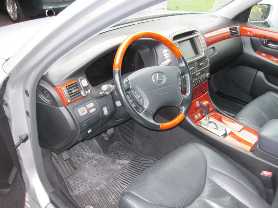 2005 Lexus LS 3rd Gen - Image 4 of 5