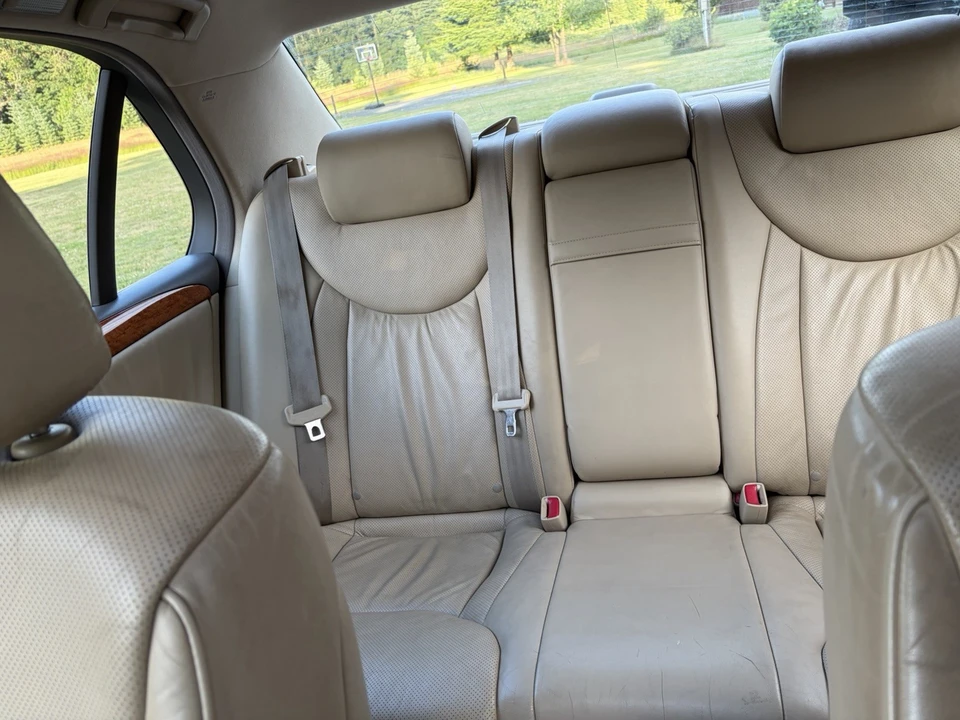 2005 Lexus LS 3rd Gen - Image 11 of 13
