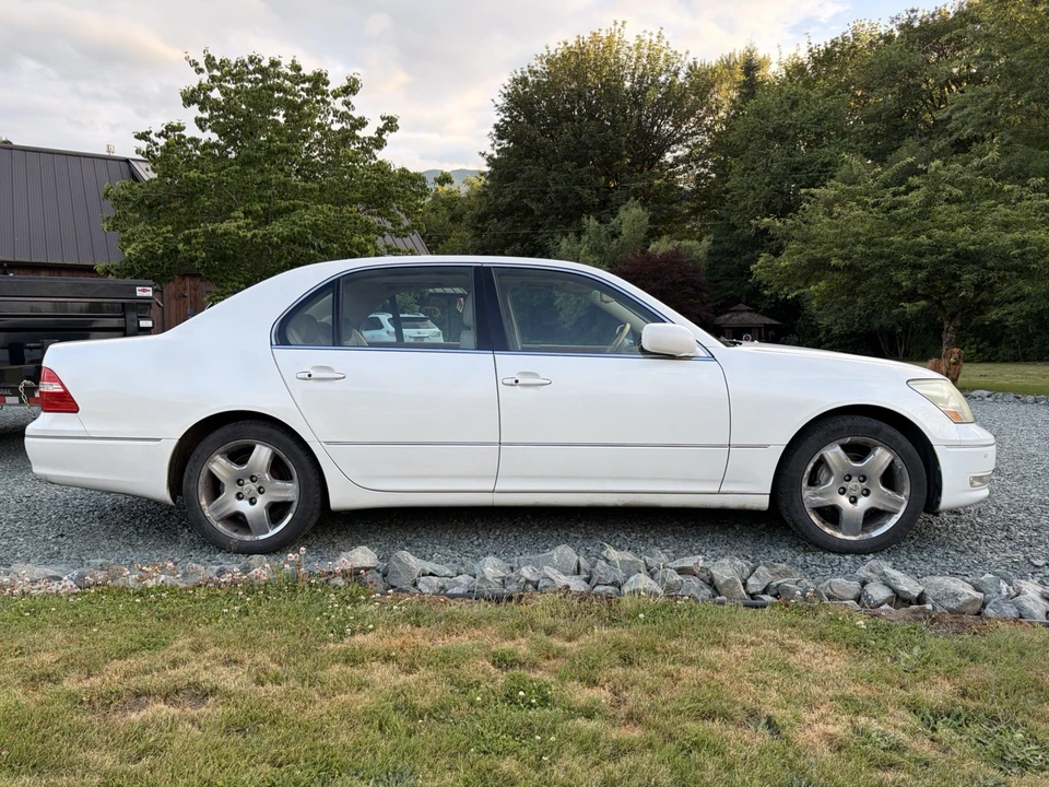 2005 Lexus LS 3rd Gen - Image 9 of 13
