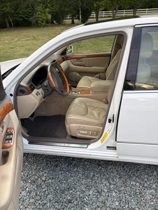 2005 Lexus LS 3rd Gen - Image 2 of 13