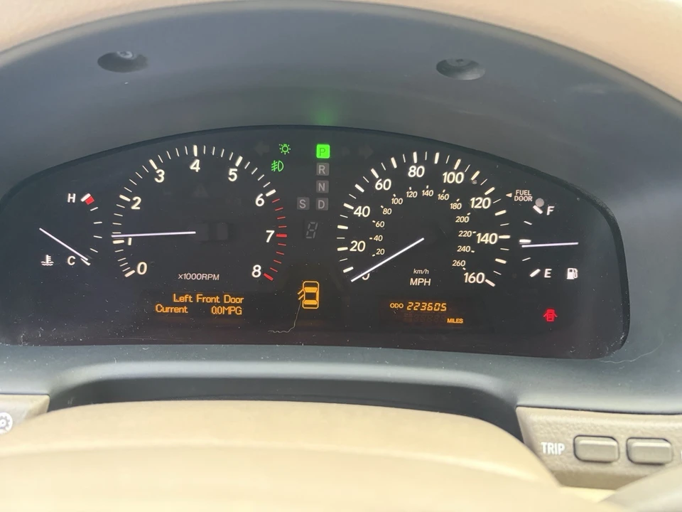 2005 Lexus LS 3rd Gen - Image 4 of 13