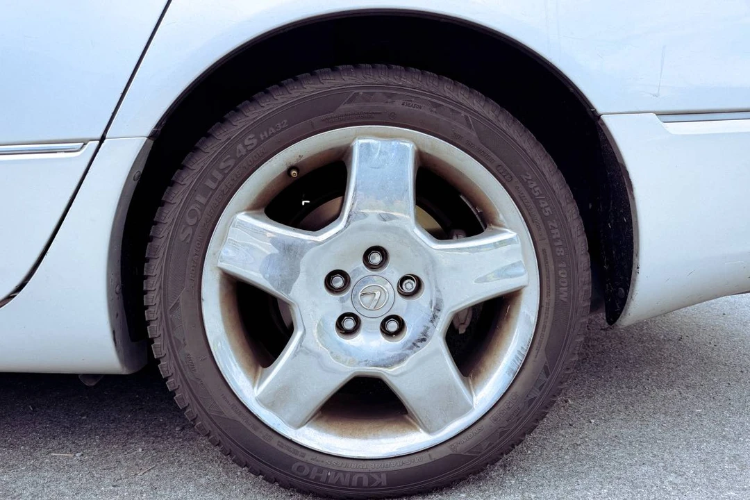 2005 Lexus LS 3rd Gen - Image 9 of 24