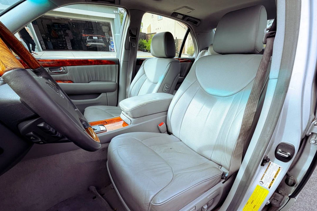 2005 Lexus LS 3rd Gen - Image 14 of 24