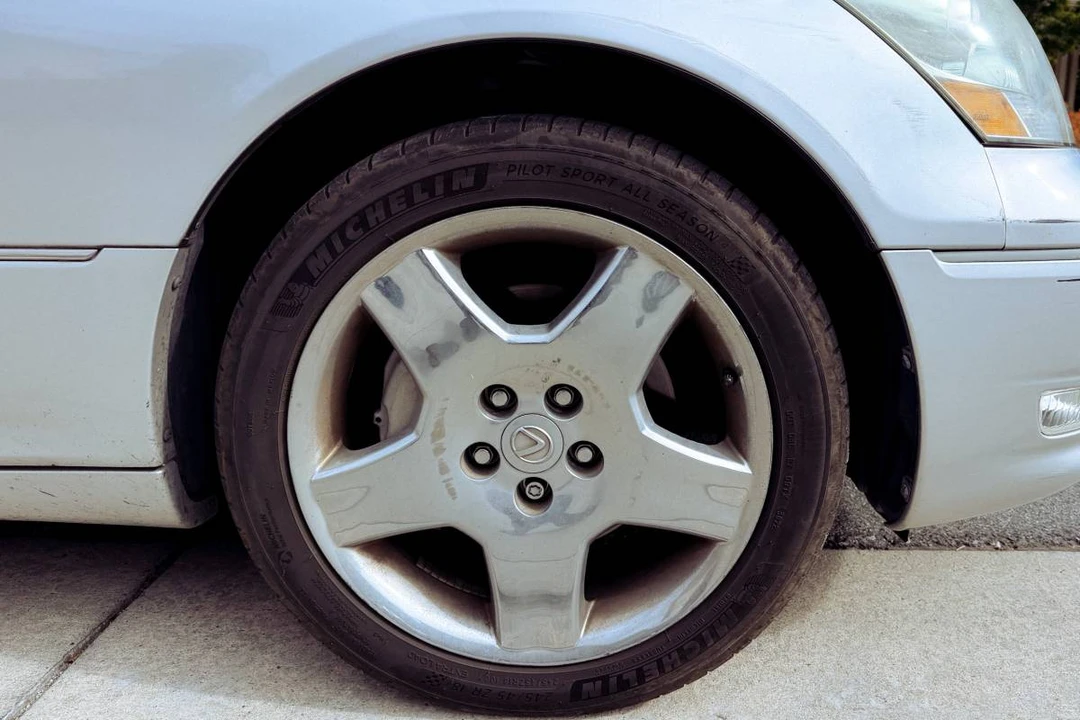 2005 Lexus LS 3rd Gen - Image 7 of 24