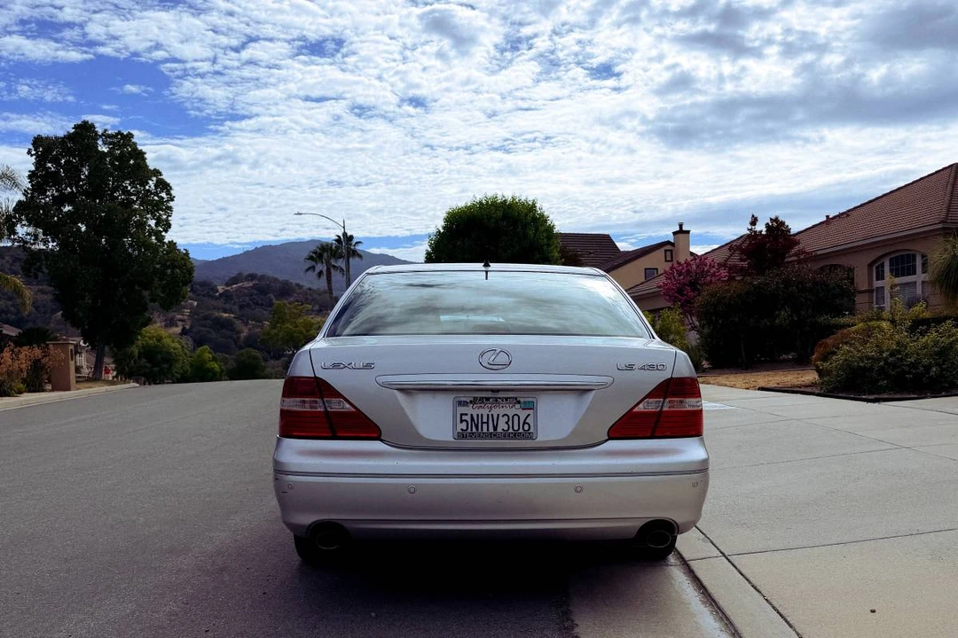 2005 Lexus LS 3rd Gen - Image 3 of 24