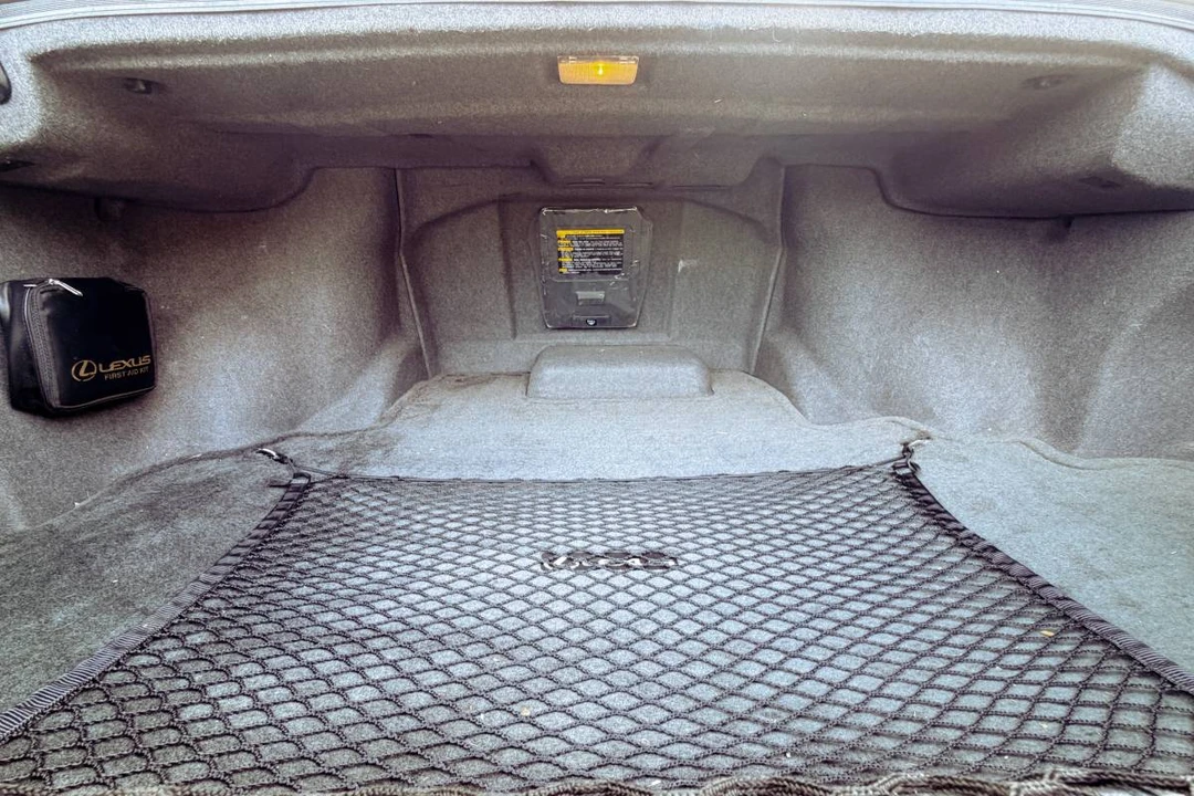 2005 Lexus LS 3rd Gen - Image 16 of 24