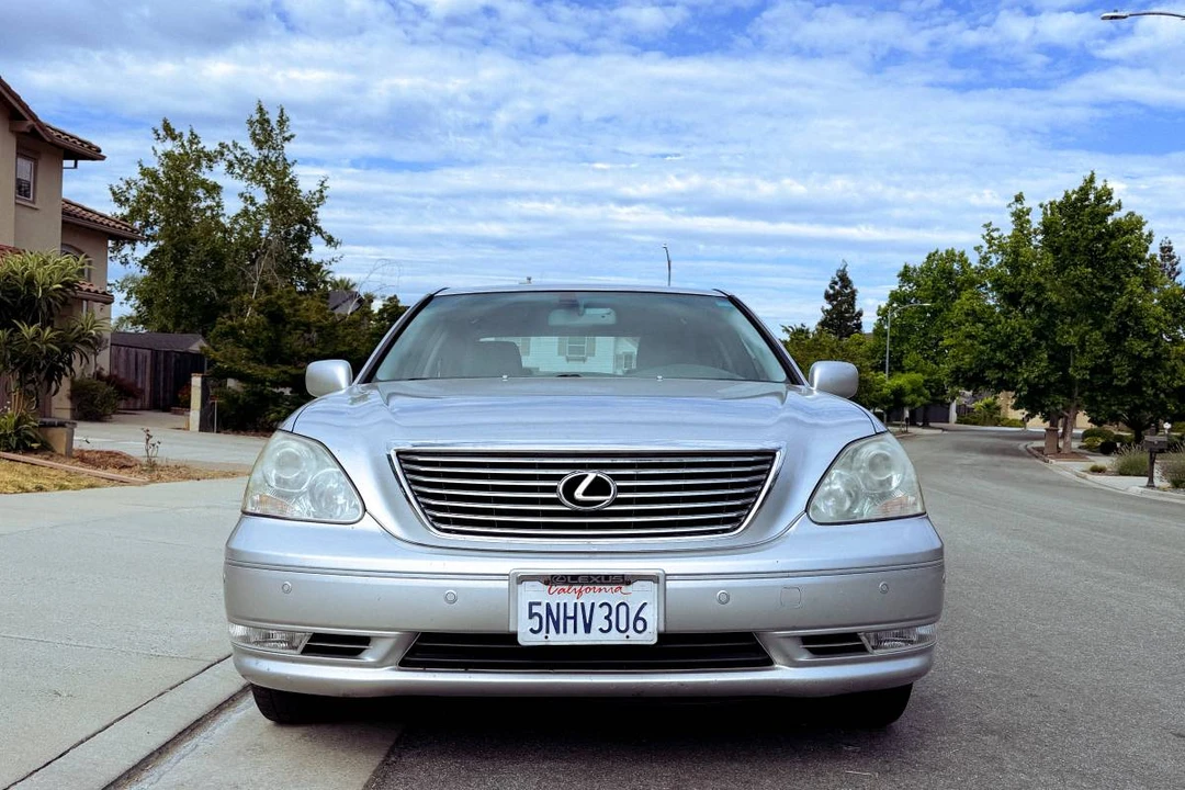 2005 Lexus LS 3rd Gen - Image 4 of 24