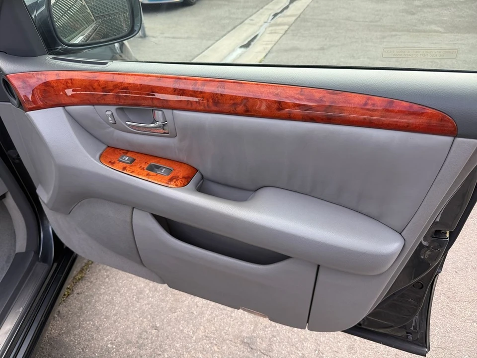 2005 Lexus LS 3rd Gen - Image 11 of 22