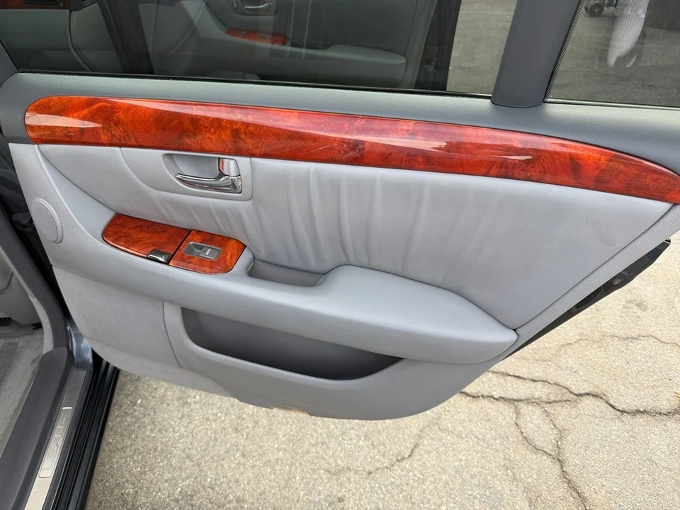 2005 Lexus LS 3rd Gen - Image 15 of 22